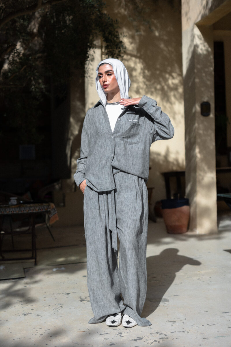 Linen blouse with pocket - Image 2