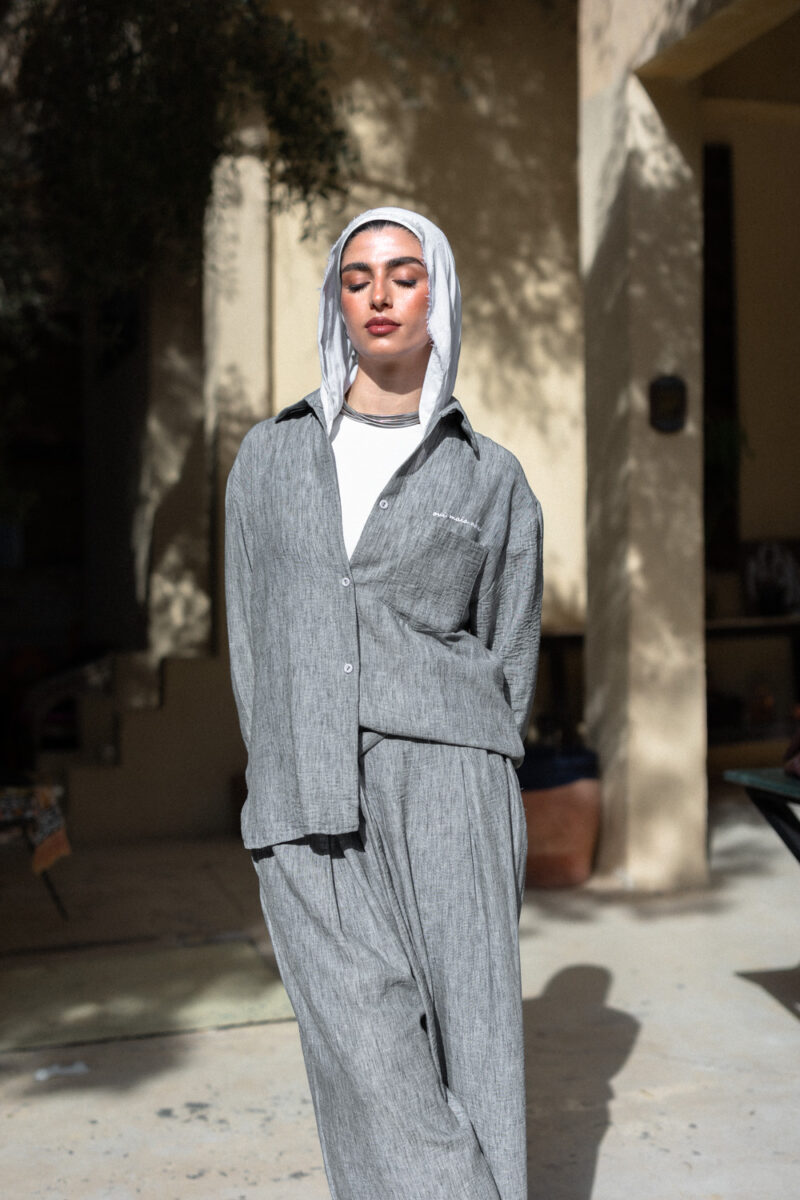 Linen blouse with pocket - Image 3