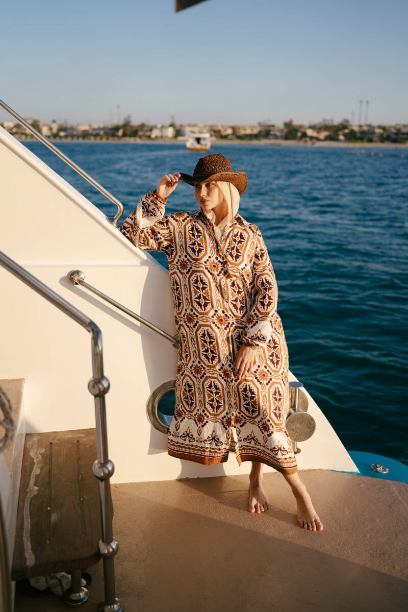 linen dress with printed collar and cuffs - Image 4