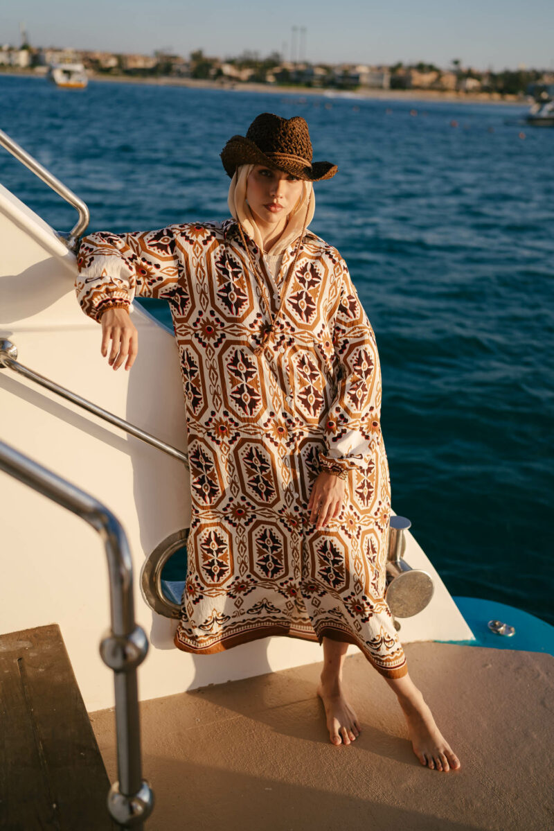 linen dress with printed collar and cuffs - Image 5