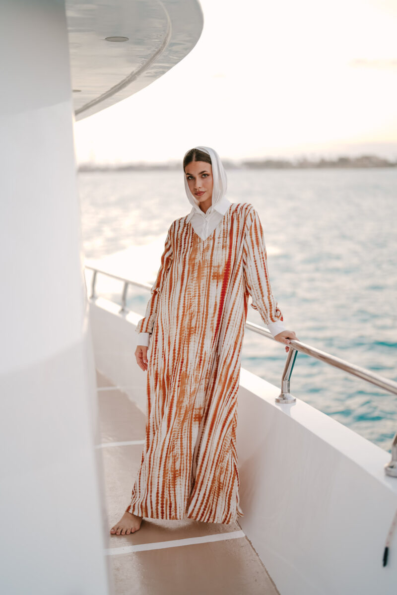 printed dress with white basin and cuffs - Image 2