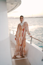 printed dress with white basin and cuffs - Image 3