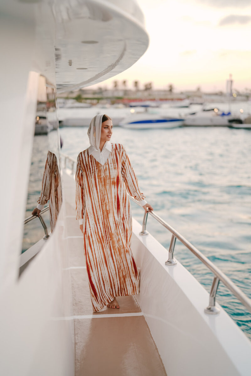 printed dress with white basin and cuffs - Image 5