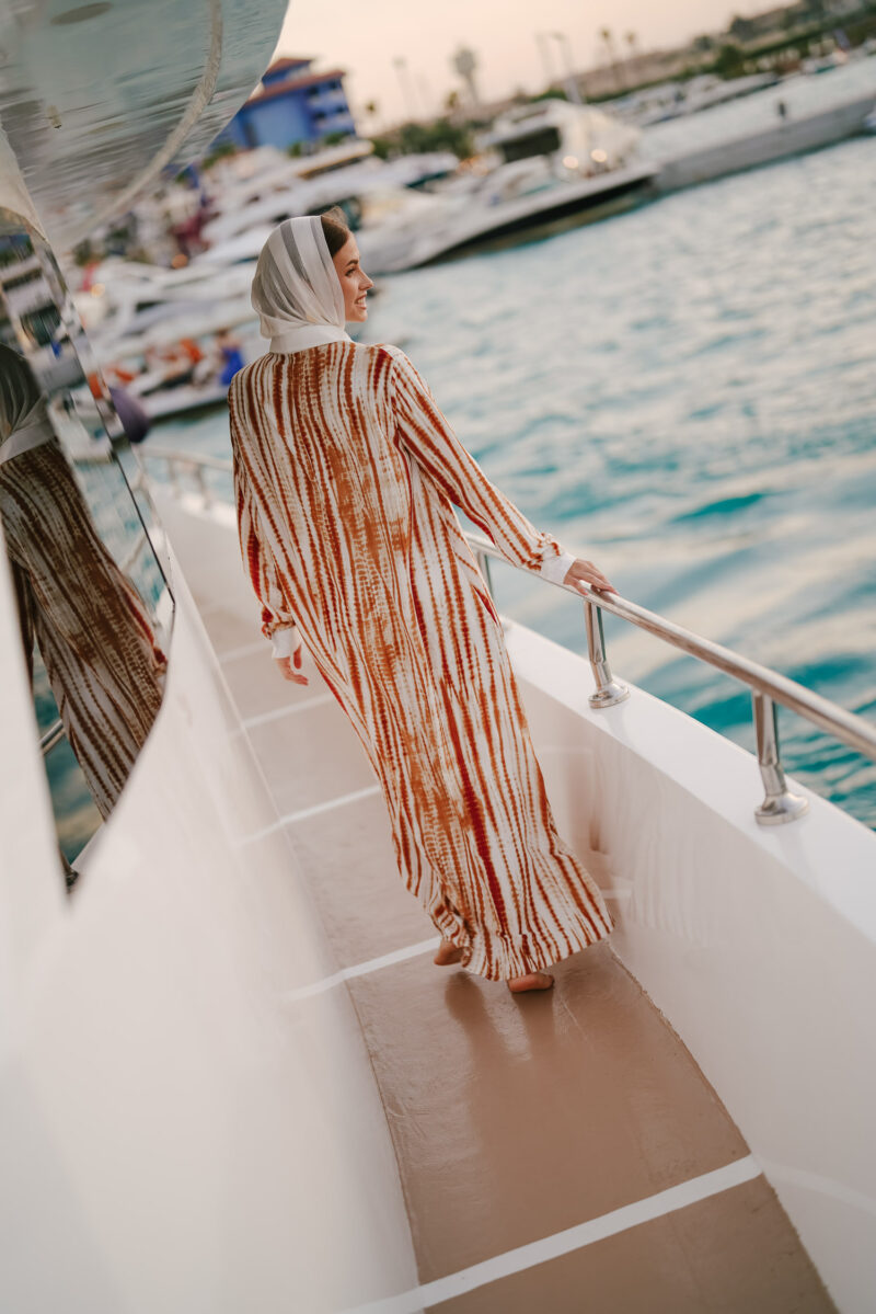 printed dress with white basin and cuffs - Image 6