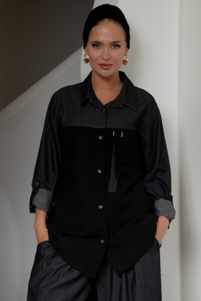 Blouse with a ring on the chest