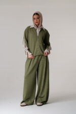 Plain blouse with a collar and striped sleeves - Image 3