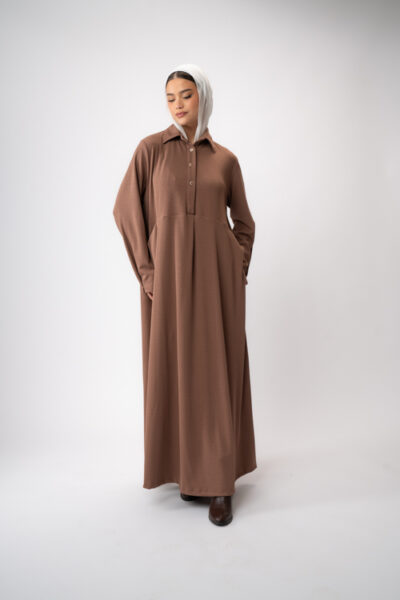 فستان بنصف ياقة