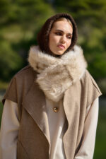 Long wool vest with 2 pockets and belt - Image 4