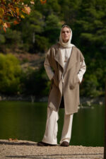 Long wool vest with 2 pockets and belt - Image 5