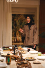 blouse with a four-drawstring necklin