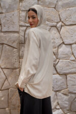 Linen Zip-Up Blouse with Double Pockets - Image 2