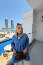 ⁦بلوزة من الكتان بياقة نصفية وجيب⁩ - الصورة ⁦2⁩